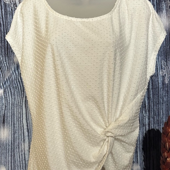 W5 White Cap Sleeve Top With Swiss Dot Material Gathers on the Side Women's XL - Picture 3 of 5